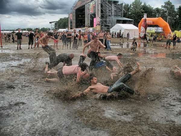 People-diving-in-mud-at-festival-thumb.jpg