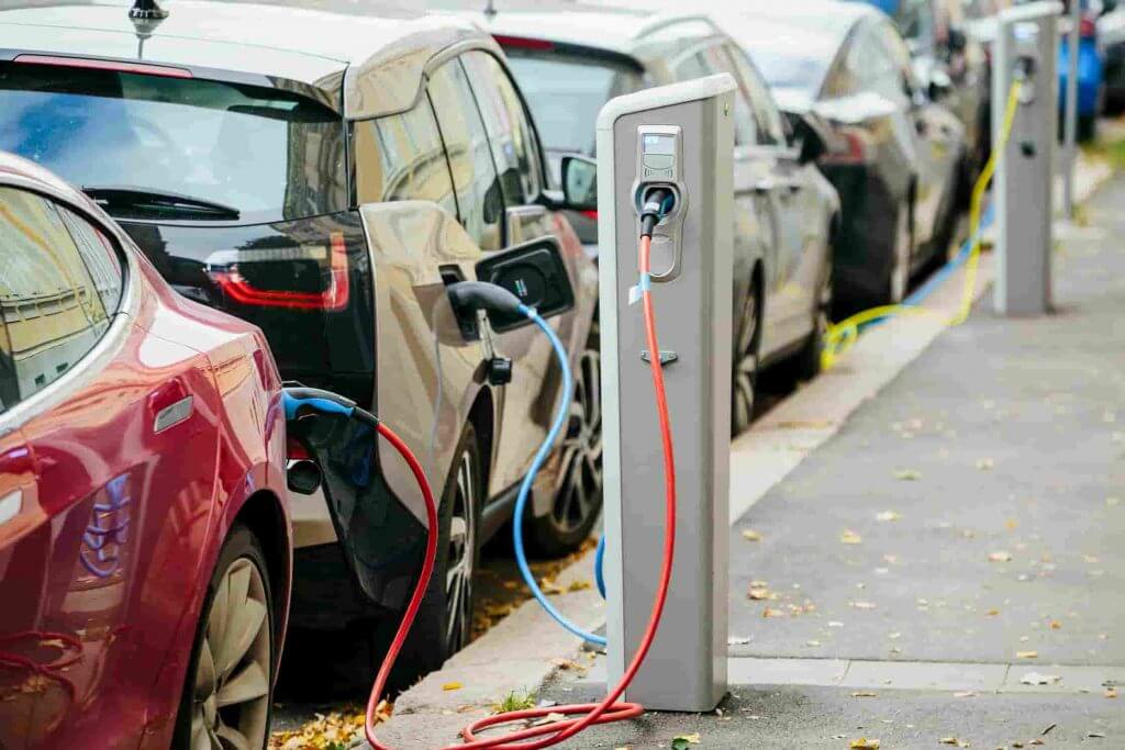 Electric_cars_charging.jpg